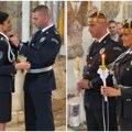 (Фото) венчање о којем се прича На вечну љубав се заветовали у униформама; Жене одушевљене избором младе