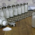 Симптоми који указују да уносите превише соли у организам