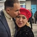 Jovana Jeremić doputovala iz SAD: Na aerodromu je sačekao verenik, ona zaplakala, nije se odvajala od njega