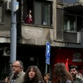 U Beogradu održana protestna šetnja studenti išli krugom dvojke, propustili svadbenu povorku (video)