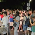 Protest ispred rezidencija Vučića i Brnabić i zgrade TV Pink