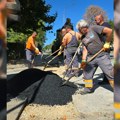 “Šumadija“ sanira raskopane površine po gradu (FOTO)