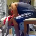Veterinari su mu rekli da će njegov pas ostati paralizovan i da neće dugo izdržati, ali se on nije predao: Ubrzo se dogodilo…