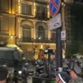Policija vodenim topovima tera demonstrante: Prvi snimci protesta u Gruziji (foto/video)