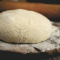 Recept za univerzalno testo: Idealno za pite, pogačice, slana i slatka peciva
