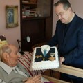 (Foto) Heroj koji je preživeo Neretvu i Sutjesku slavi 104. rođendan! Dačić posetio legendarnog Mišu Lukića