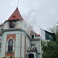 Gori ambasada Pakistana u Beogradu: Gust crni dim prekrio nebo (video)