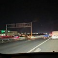 (Foto) Delovi vozila rasuti po putu Lančani sudar kod Šimanovaca: Saobraćaj blokiran