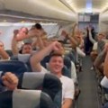 Grmi u avionu! Reprezentativci Srbije proslavljaju trijumf Novaka Đokovića (video)