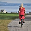 Stogodišnjakinja podelila savete za dugovečnost Nosite crvenu boju, baš svaki dan šetajte i nemojte izostajati sa posla