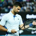 Novak se smorio dok je čekao da izađe na teren, pa odlučio da zaigra fudbal! Hit scena pre početka meča, Đoković je…