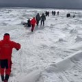 U Ohotskom moru spaseno više od 80 ribara sa odlomljene ledene sante