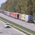 Kolone kamiona na graničnim prelazima: Teretnjaci na Bogojevu čekaju 15 sati, na Horgošu 10
