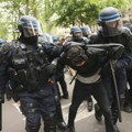 "Ugasićemo olimpijski: Plamen!" Drama na protestima u Parizu: Policija upotrebila palice, ima povređenih (foto)
