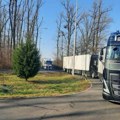 Стање на путевима: Камиони чекају шест сати на граничном прелазу Хоргош, на Градини и Келебији по три сата
