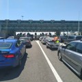 Pojačan intenzitet saobraćaja, putnička vozila na granici čekaju od 20 do 90 minuta; Na ulazu iz Hrvatske u Srbiju kolona…