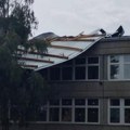 (FOTO) Tokom nevremena vetar odneo krov škole u Šidu