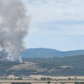 Dim iznad Pirota. Vatra na putu za Prisjan! Gori odavno "podivljala" deponija. Vatrogasci će ugasiti. Nije prvi put!