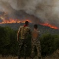 Plamen proždire Grčku! Vatrogasci očajni, vatra stigla do kuća: Evakuacija u toku