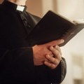 Biskup podneo ostavku nakon istrage da je imao 17 ljubavnica: Otkrila ga čistačica, evo šta se dogodilo