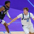 Srušen je „Kralj“: Košarkaš Dalasa postao prvi osamnaestogodišnjak sa preko 40 poena na NBA meču (VIDEO)