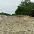 Čišćenje obale Velikog bačkog kanala u Somboru ili priprema za ograđivanje prostora?