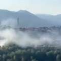 Požar u Sarajevu: Vatrogasci celu noć gasili buktinju, komšije se guše u otrovnom dimu, a vlasnik divlje deponije sve bahato…