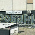 Pretučeni navijači Partizana u Surčinu! Crtali grafit, pa iz automobila izleteli huligani