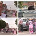 Stanovnici Male Plane sa decom organizovali protest na jedinom pešačkom prelazu u svom mestu