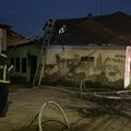 Gori kuća u širem centru Čačka: Izbio požar, vatrogasci pokušavaju da lokalizuju plamen (foto)