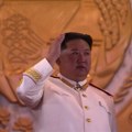 Na državnoj televiziji emitovana nova pesma u čast Kim Džong Una: Deca, vojnici i lekari pevaju o „prijateljskom ocu…