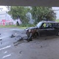 Несрећа у Београду! Возач аутомобилом слетео на пешачку стазу - Више особа повређено