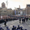 Hiljade ljudi na Trgu Dam u Amsterdamu odale poštu žrtvama Drugog svetskog rata (foto)
