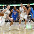 Kad Jokić pošalje dvojicu po burek: Nikola nadmudrio tornjeve blizance nestvarnom fintom i oduševio NBA