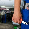 Gde su "nestali" auto-mehaničari? Na servis čekamo nedeljama, dok mladi beže od jako dobro plaćenog zanata