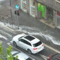 Katastrofa u Beogradu: Ponovo leti granje, drveće, kiša lije, a ljudi paralisani