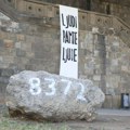 Kamen-spomenik ‘8372’ posvećen Srebrenici postavljen u Beogradu