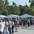 (VIDEO) U "Ćacilendu" okupljena veća grupa ljudi, čuje se festivalska muzika: Razlog okupljanja nepoznat