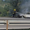 Izgoreo automobil na auto-putu kod Aleksinca