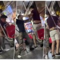 "Jel mu nije dosta? Iznabadao me u glavu, a ni ne znam ko je" Isplivao uznemirujući snimak tuče u beogradskom tramvaju, gore…