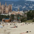 Nesvakidašnji prizor na poznatoj evropskoj plaži šokirao kupače: Širi se jeziv snimak ajkule, vlasti reagovale