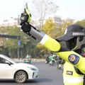 VIDEO: Humanoidni robot reguliše saobraćaj na prometnoj raskrsnici u Kini