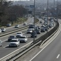 Na auto-putu snimljen neobičan automobil: Ljudi širom regiona u čudu, niko ne zna zašto je baš ovakav (foto)