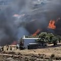 Meštani beže pred vatrom: Plamen guta poznato grčko ostrvo, avioni i helikopteri se bore protiv stihije