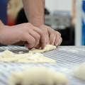 Mušterija u Nemačkoj je izmerila hleb: Pekar je platio 15.000 evra za 10 grama manje (video)