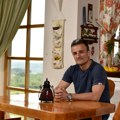 "Da smo imali decu, ne bismo se razveli" Pevač napustio Beograd, sagradio kuću na planini, pa sa drugom ženom u 40. godini…