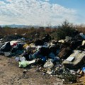 Više od godinu dana isti problem u Nišu – smeće umesto trotoara na Bulevaru Gorana Ostojića