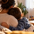 Počela prijava za roditelja-negovatelja: Evo ko ima pravo na 65.000 dinara mesečno