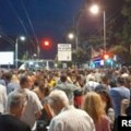 Zahtevom za ostavku Vučića protest protiv nasilja završen ispred Predsedništva Srbije u Beogradu