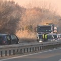 Karambol na Obrenovačkom putu: Sve stoji zbog saobraćajne nezgode, srča rasuta svud po putu